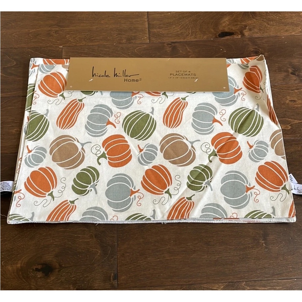 Nicole Miller Fall  Placemats Set Of 4 Thanksgiving Colorful Pumpkins New